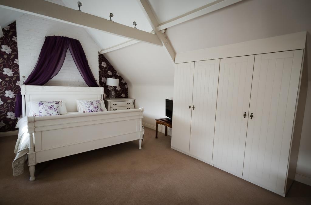 Meath Arms Country Inn Aughrim Room photo