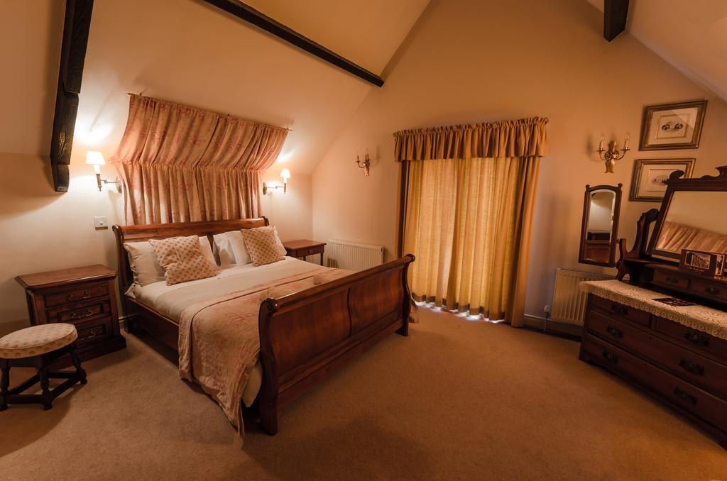 Meath Arms Country Inn Aughrim Room photo