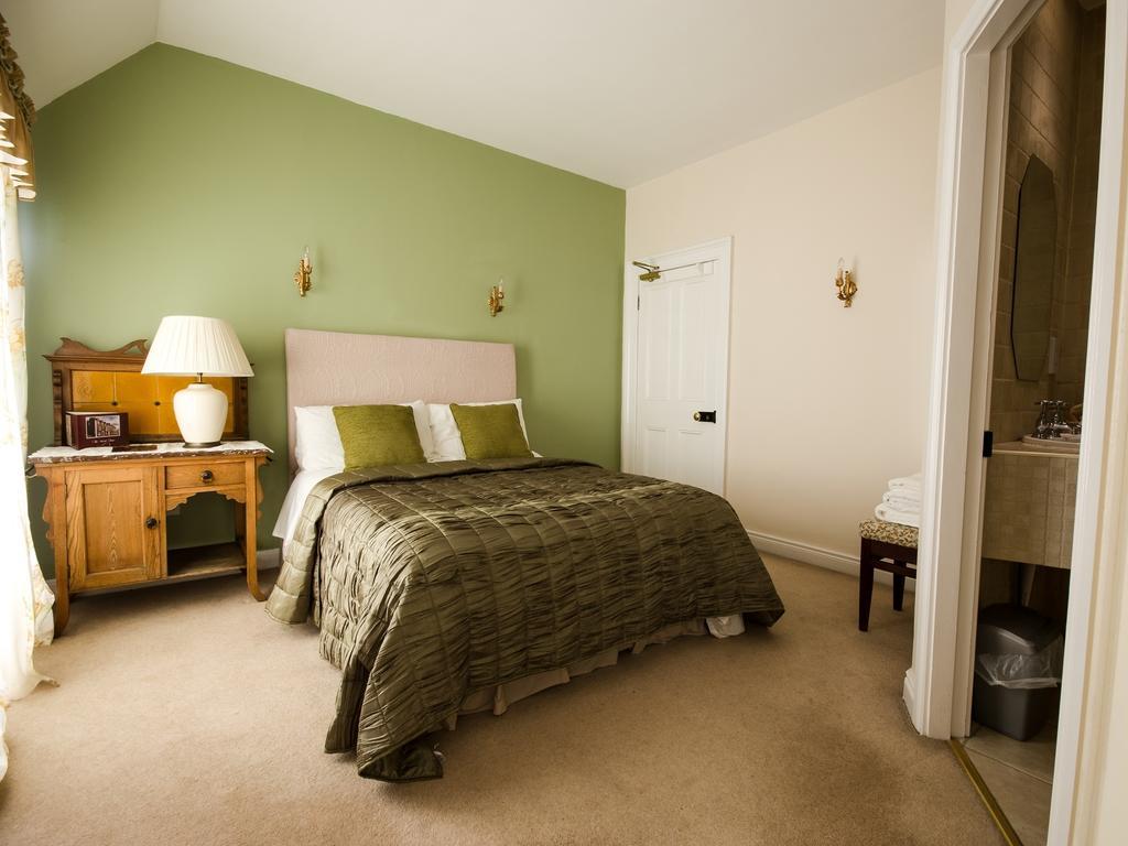 Meath Arms Country Inn Aughrim Room photo
